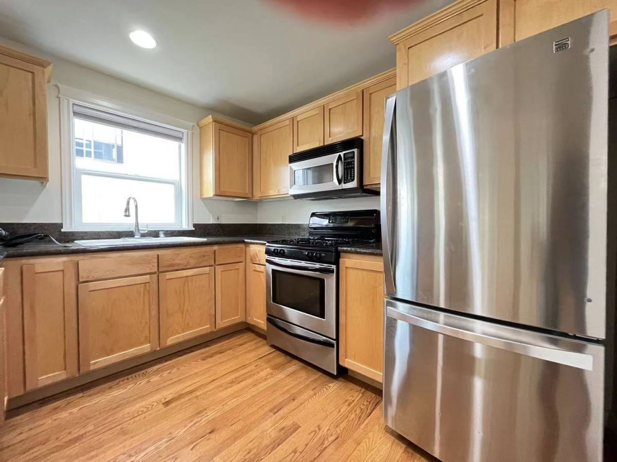 Townhouse for rent at 1428 NW 59th St, Seattle, WA 98107