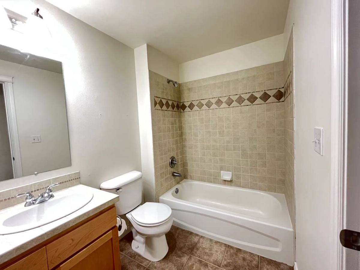 Townhouse for rent at 1428 NW 59th St, Seattle, WA 98107