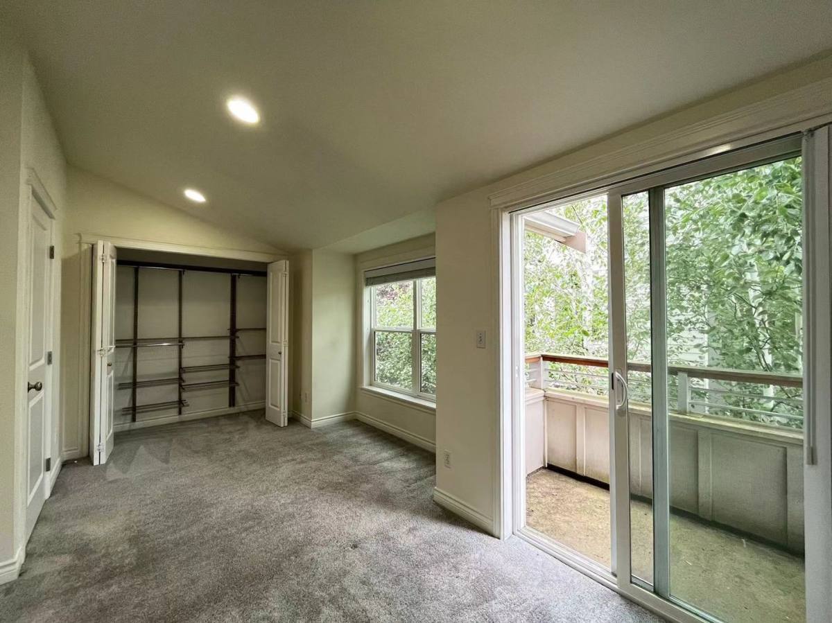 Townhouse for rent at 1428 NW 59th St, Seattle, WA 98107