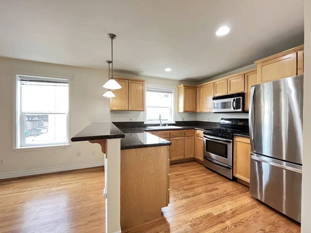 Townhouse for rent at 1428 NW 59th St, Seattle, WA 98107