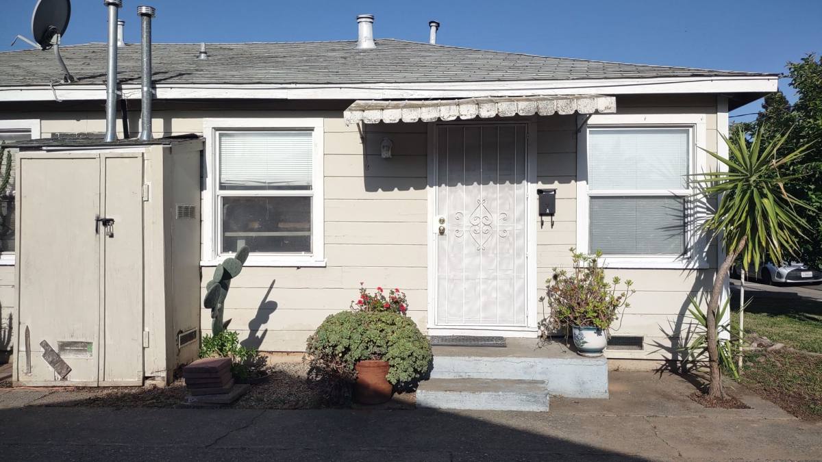 House for rent at 6838 18th Ave, Sacramento, CA 95820
