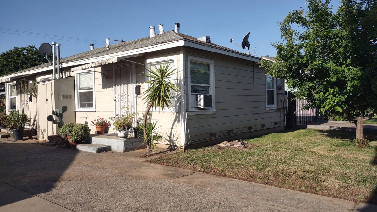 House for rent at 6838 18th Ave, Sacramento, CA 95820