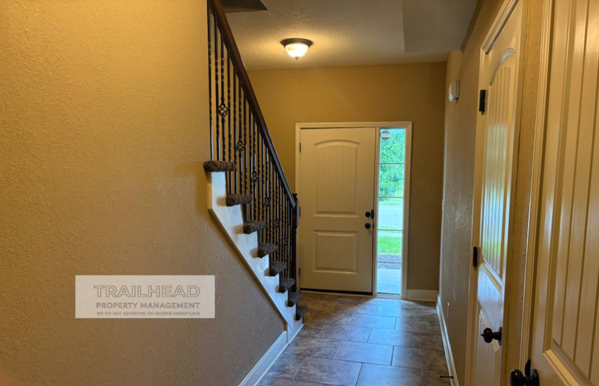 House for rent at 3856 NW 94th St, Kansas City, MO 64154