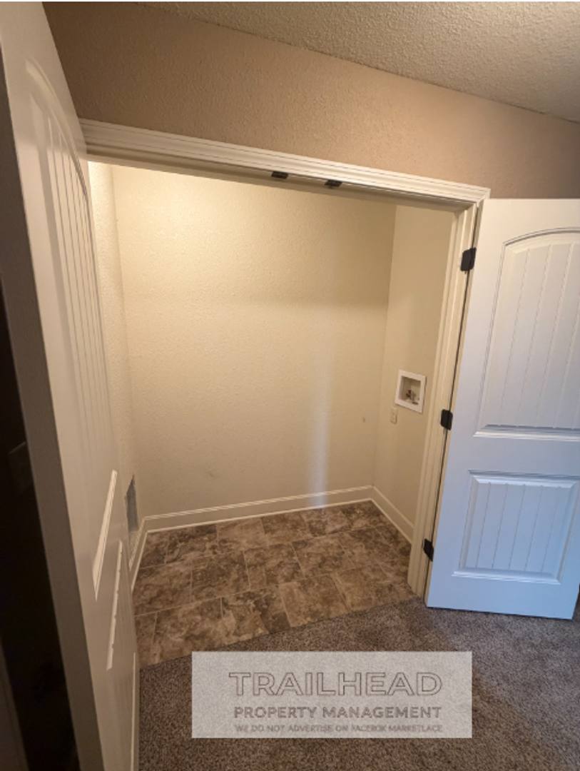 House for rent at 3856 NW 94th St, Kansas City, MO 64154