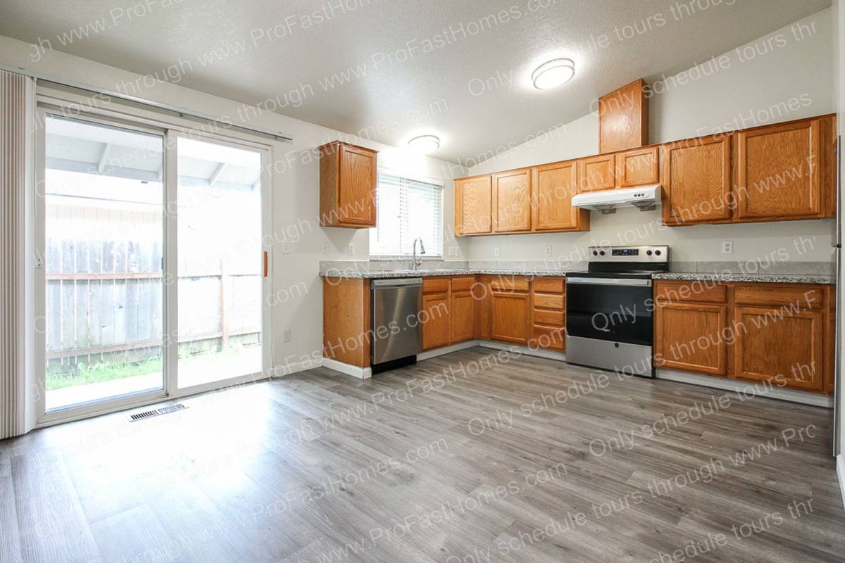 House for rent at 6416 SE 139th Ave, Portland, OR 97236
