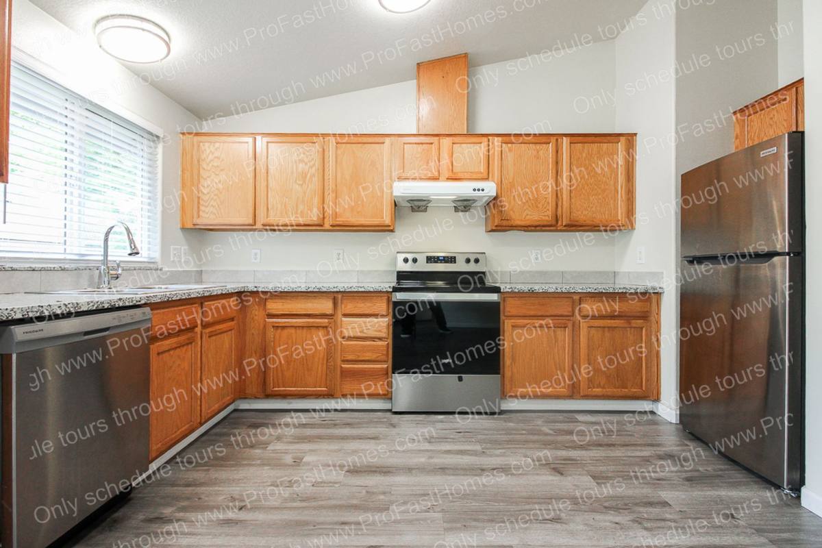 House for rent at 6416 SE 139th Ave, Portland, OR 97236