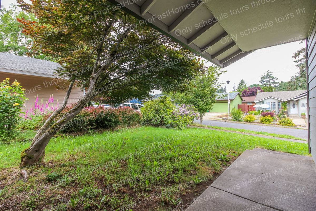 House for rent at 6416 SE 139th Ave, Portland, OR 97236
