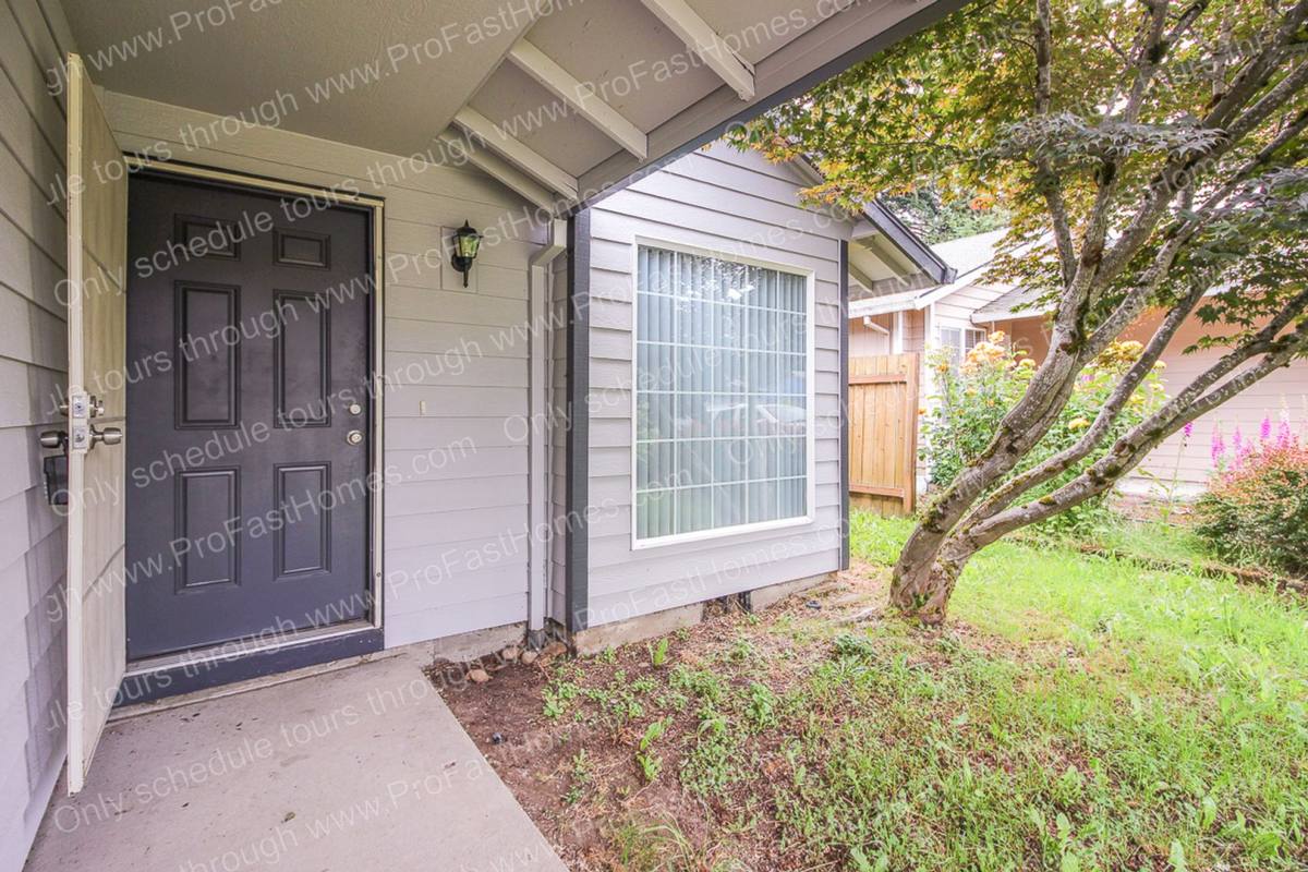 House for rent at 6416 SE 139th Ave, Portland, OR 97236