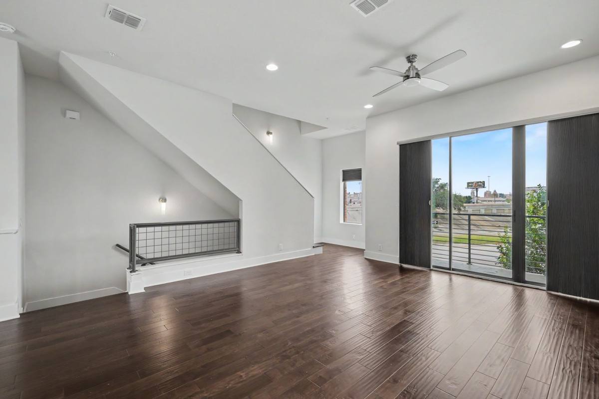 Townhouse for rent at 1606 N Hackberry, San Antonio, TX 78208