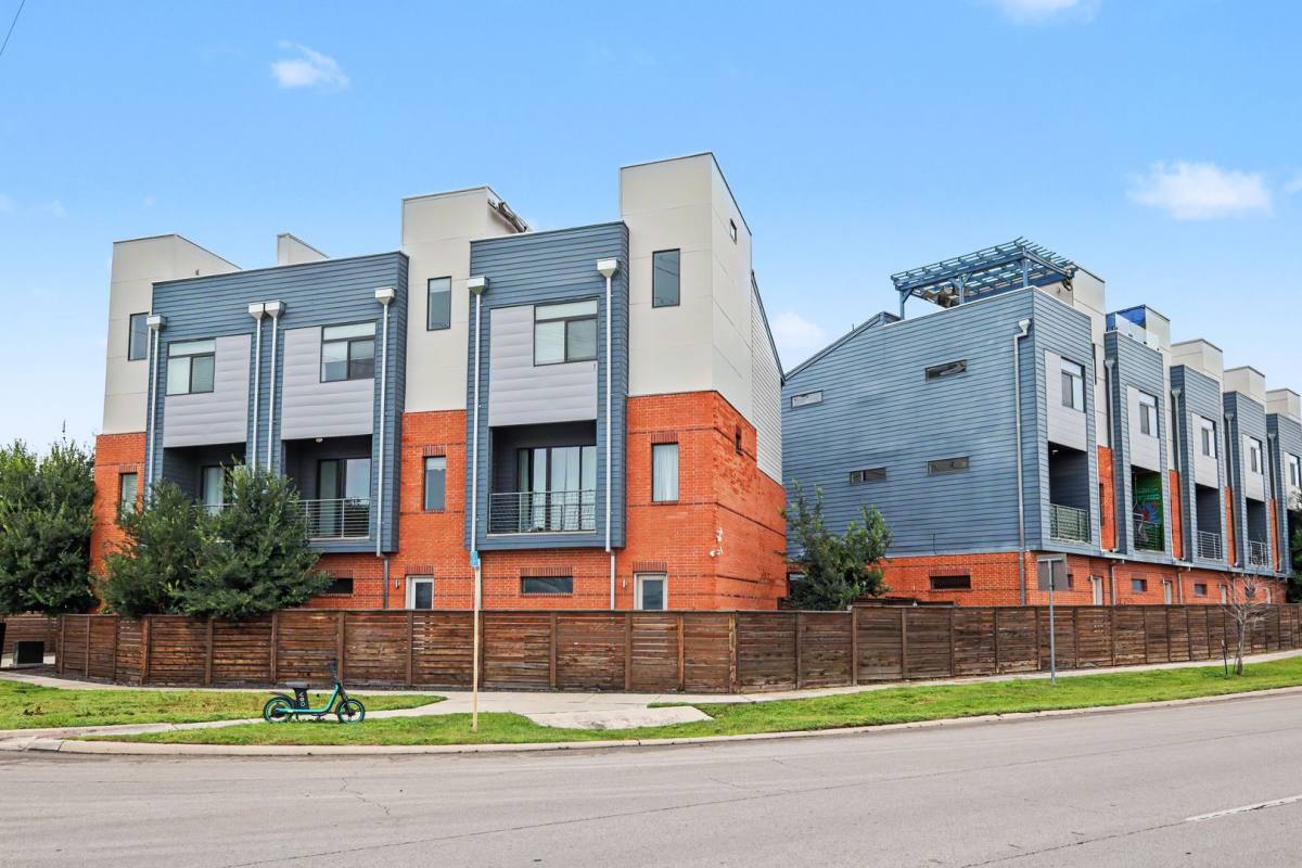 Townhouse for rent at 1606 N Hackberry, San Antonio, TX 78208