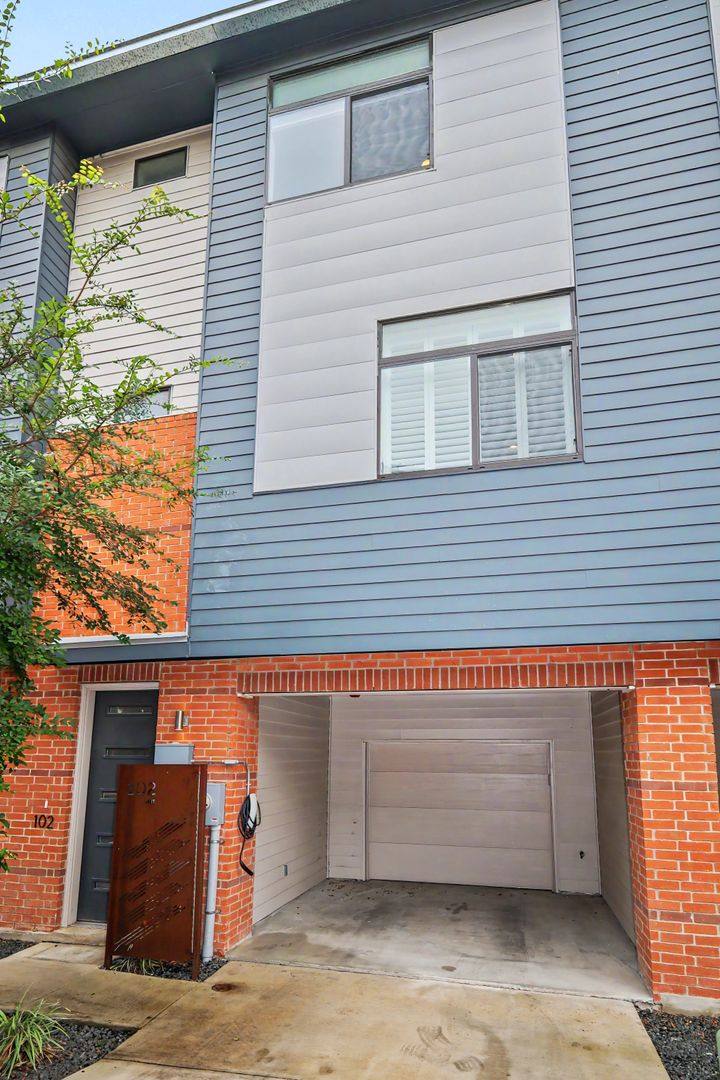 Townhouse for rent at 1606 N Hackberry, San Antonio, TX 78208