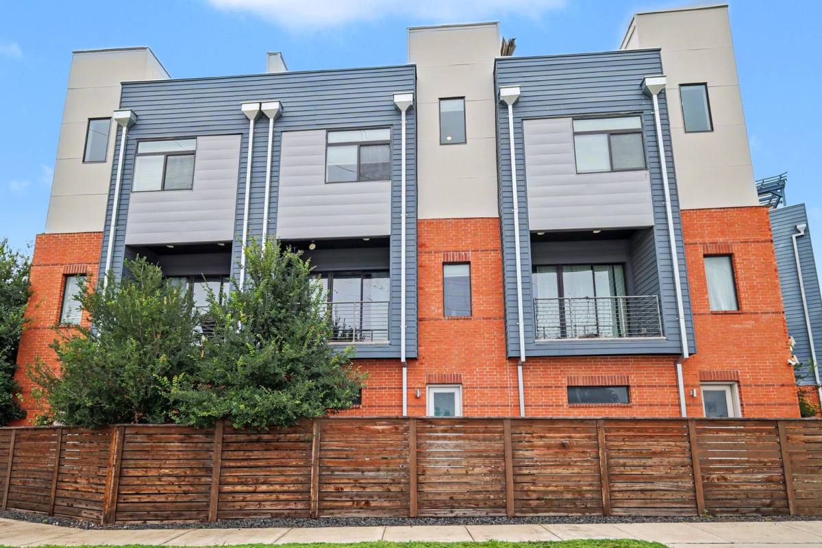 Townhouse for rent at 1606 N Hackberry, San Antonio, TX 78208