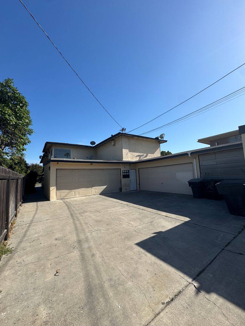 Apartment for rent at 1107 W Broadway, Anaheim, CA 92805