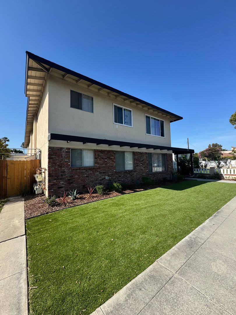 Apartment for rent at 1107 W Broadway, Anaheim, CA 92805