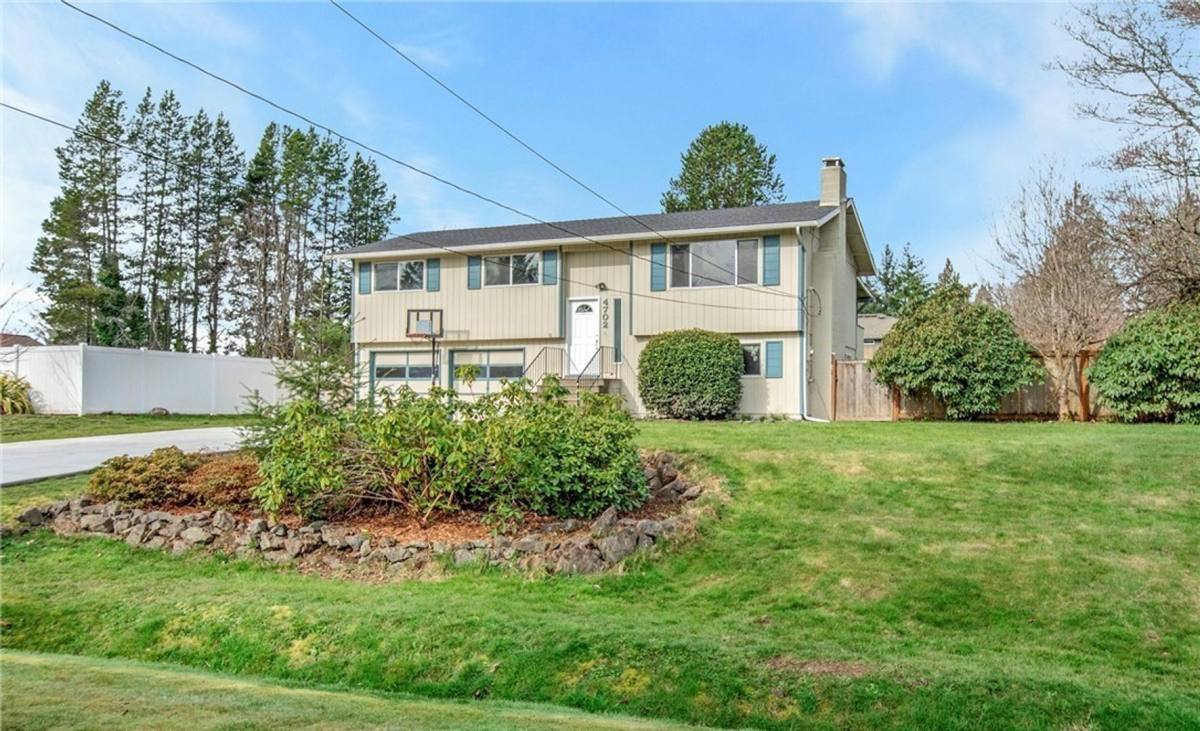 House for rent at 4702 E Maple Lane Circle NW, Gig Harbor, WA 98335