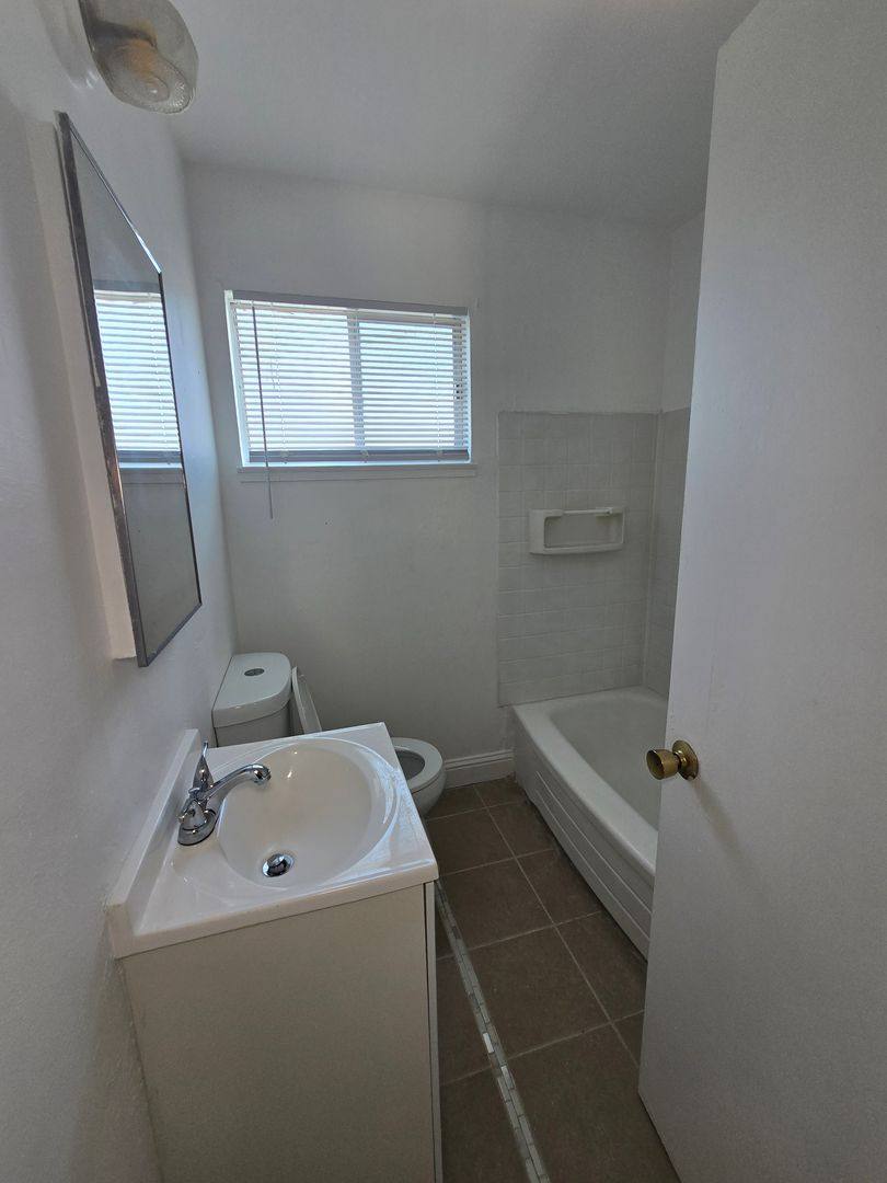 Apartment for rent at 418 C St, Richmond, CA 94801