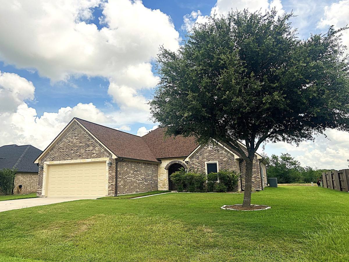 House for rent at 9723 Highland Pointe, Needville, TX 77461