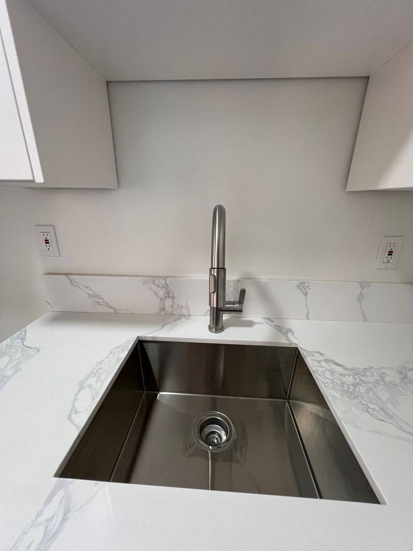 Apartment for rent at 127 N Edgemont St, Los Angeles, CA 90004
