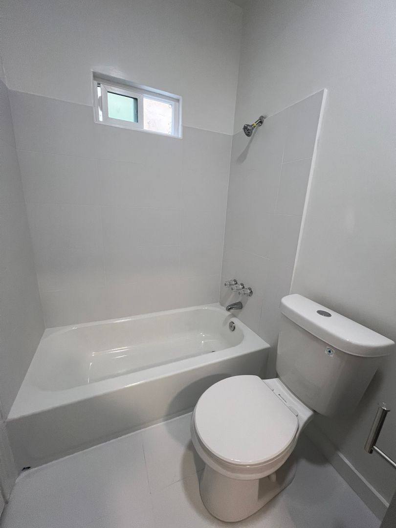 Apartment for rent at 127 N Edgemont St, Los Angeles, CA 90004