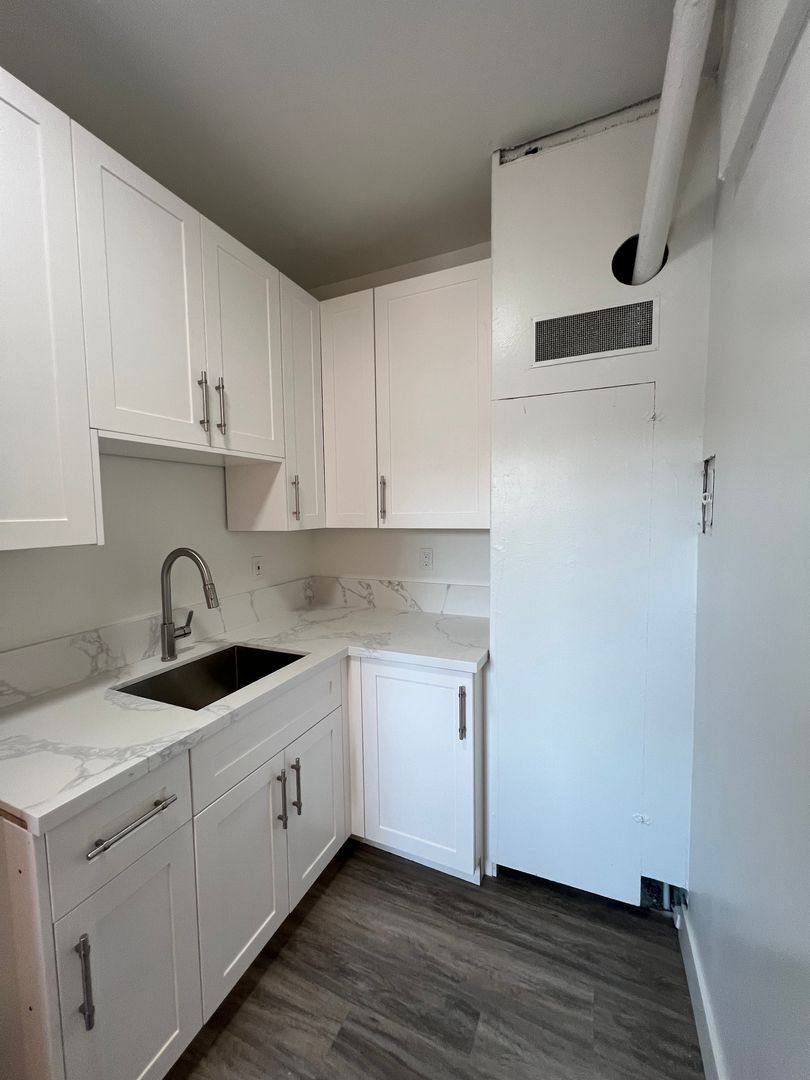 Apartment for rent at 127 N Edgemont St, Los Angeles, CA 90004