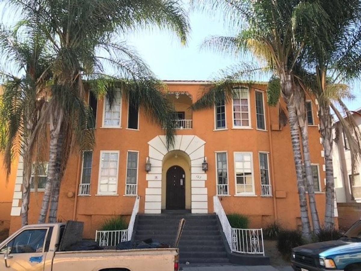 Apartment for rent at 127 N Edgemont St, Los Angeles, CA 90004