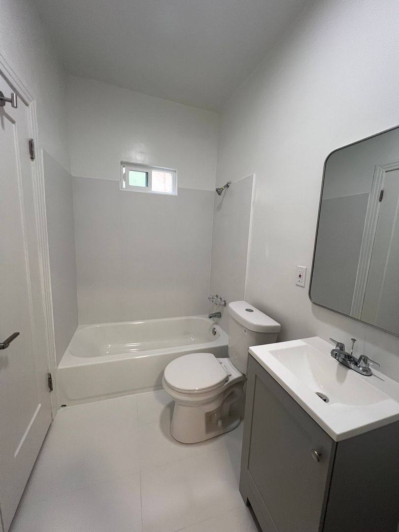 Apartment for rent at 127 N Edgemont St, Los Angeles, CA 90004