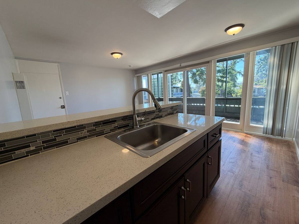 Apartment for rent at 2530 35th Ave, Oakland, CA 94601