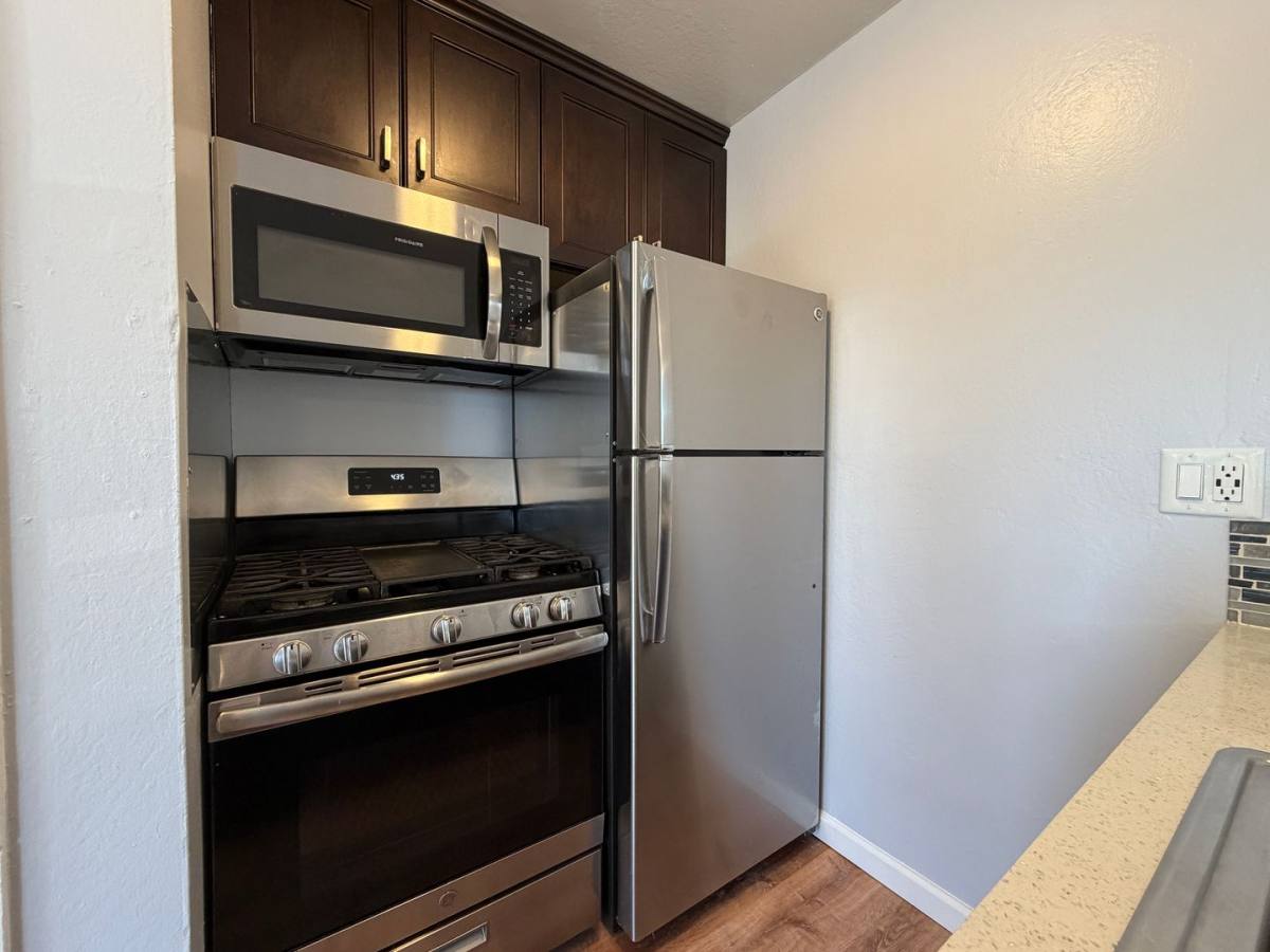 Apartment for rent at 2530 35th Ave, Oakland, CA 94601