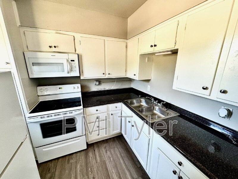 Apartment for rent at 1806 W Oakwood St, Tyler, TX 75702