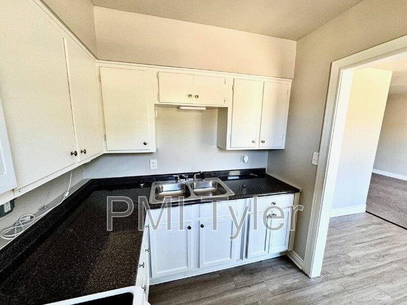 Apartment for rent at 1806 W Oakwood St, Tyler, TX 75702