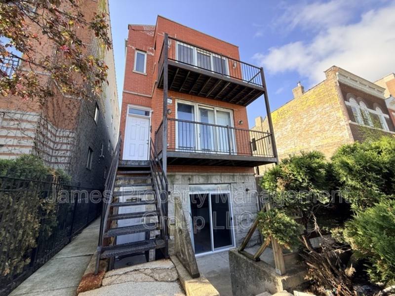 Apartment for rent at 2731 W Congress Parkway #2, Chicago, IL 60612