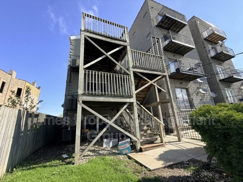Apartment for rent at 2731 W Congress Parkway #2, Chicago, IL 60612