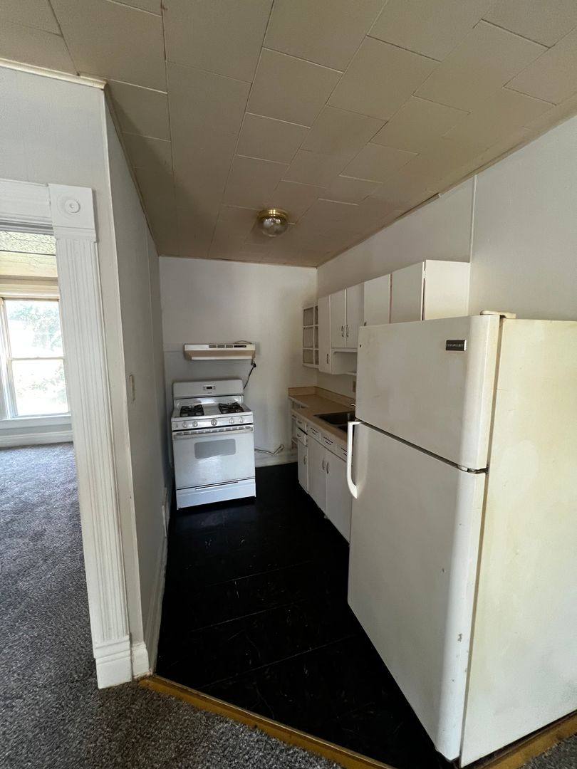 Apartment for rent at 1420 W 37th Ave, Kansas City, KS 66103