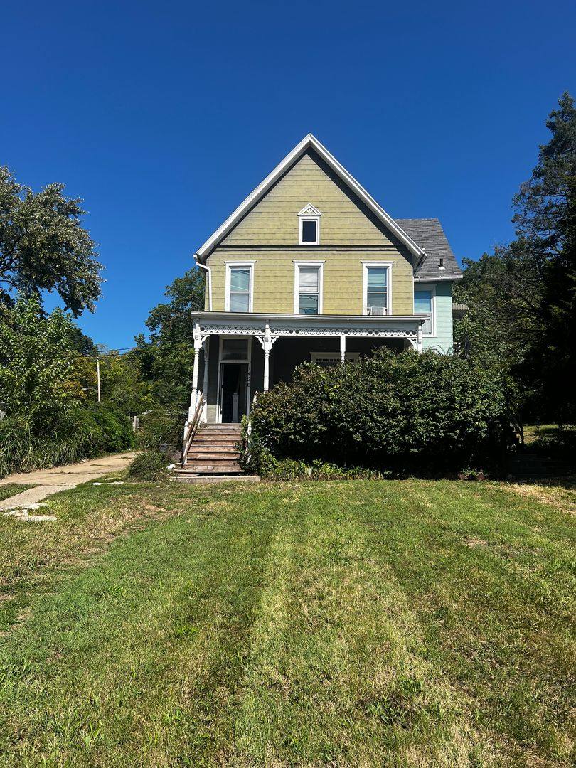 Apartment for rent at 1420 W 37th Ave, Kansas City, KS 66103