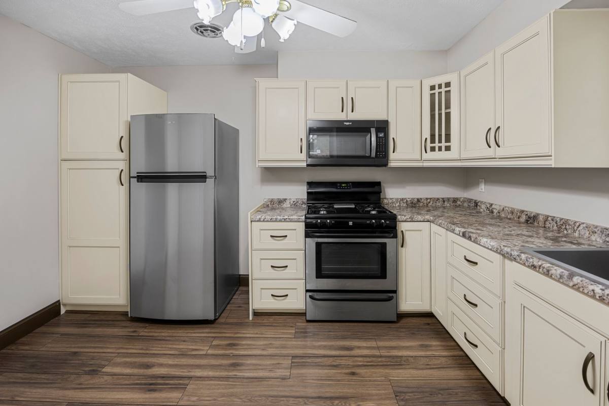 House for rent at 5908 Meredith Dr, Urbandale, IA 50322