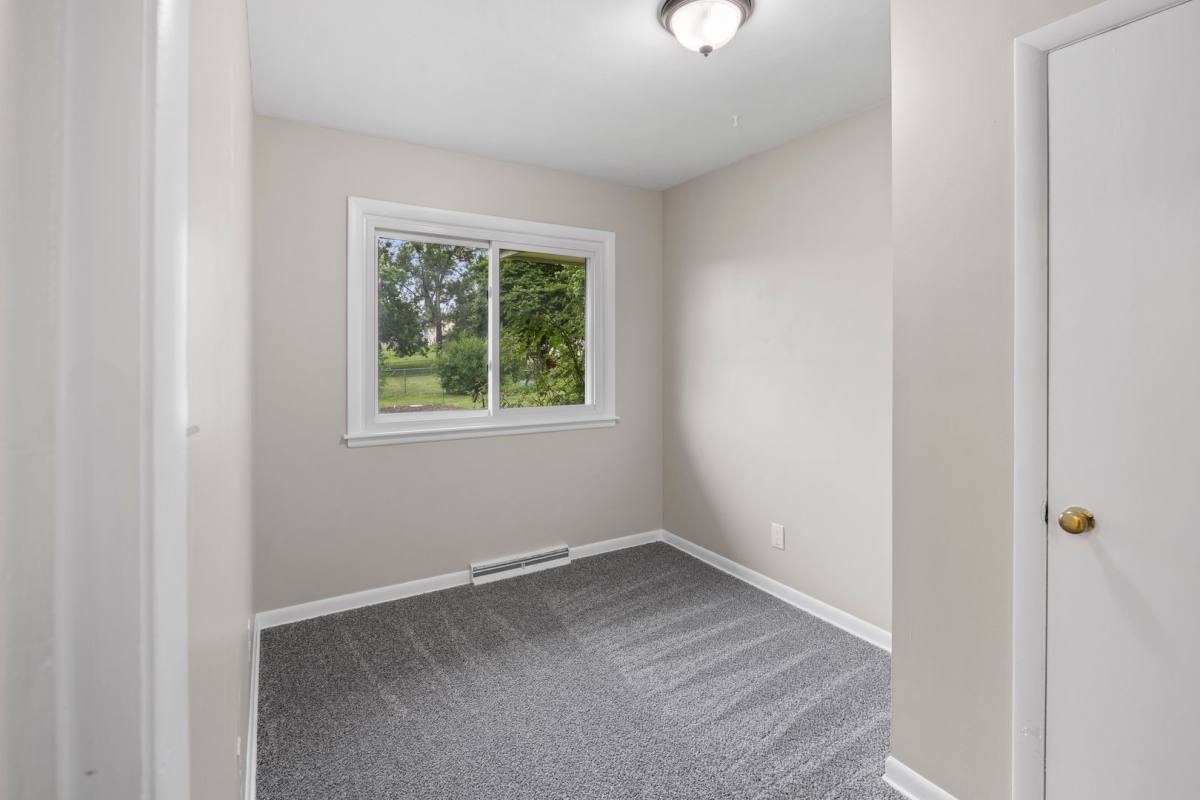 House for rent at 5908 Meredith Dr, Urbandale, IA 50322