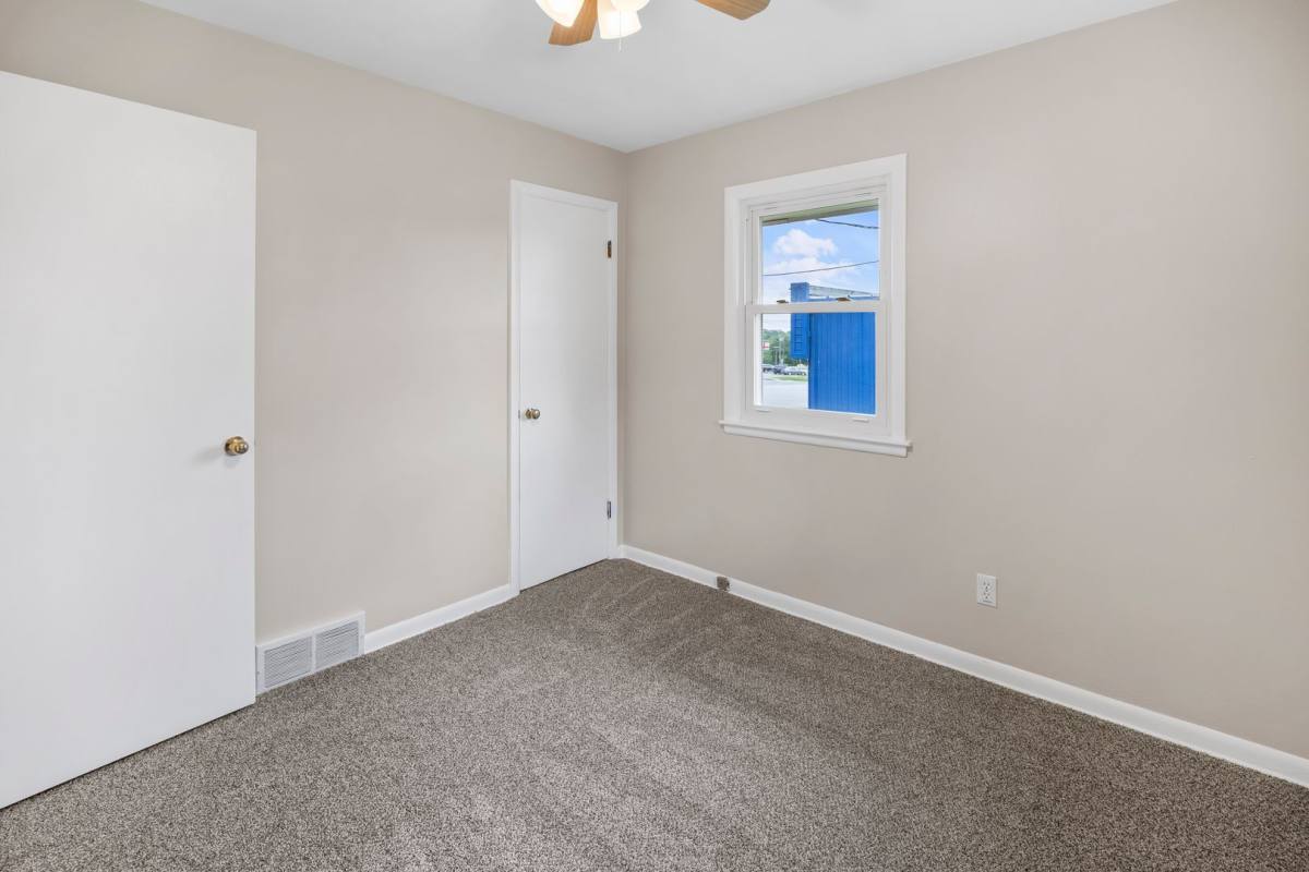 House for rent at 5908 Meredith Dr, Urbandale, IA 50322
