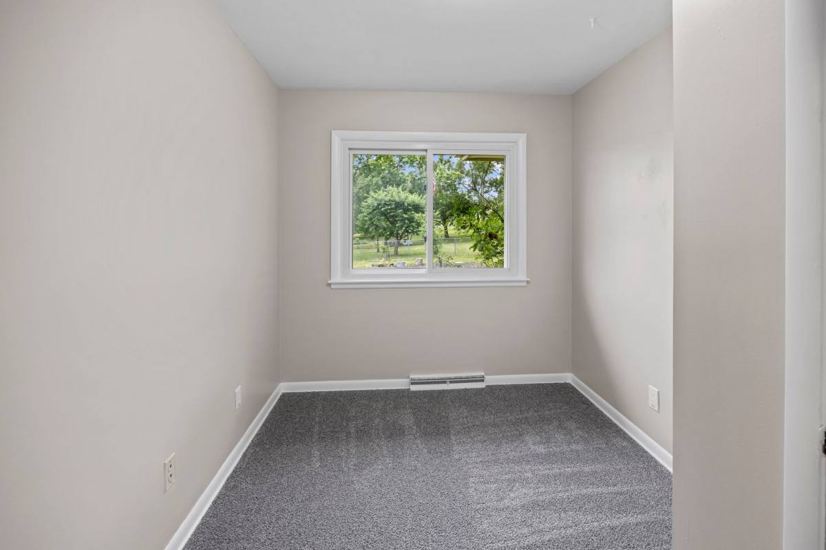 House for rent at 5908 Meredith Dr, Urbandale, IA 50322