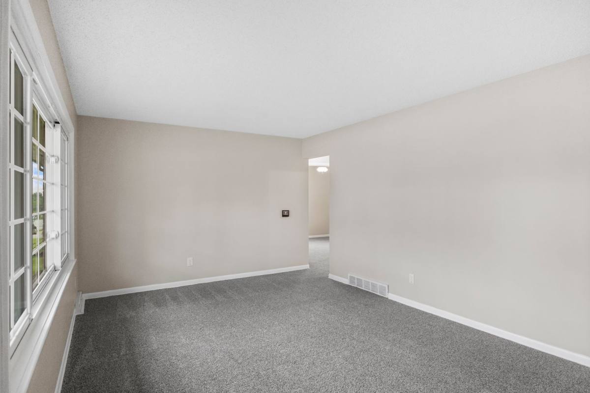 House for rent at 5908 Meredith Dr, Urbandale, IA 50322