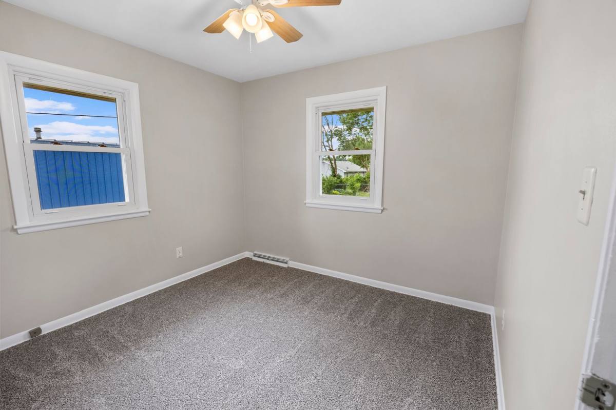 House for rent at 5908 Meredith Dr, Urbandale, IA 50322