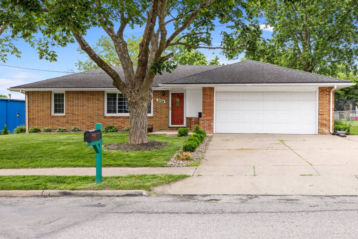 House for rent at 5908 Meredith Dr, Urbandale, IA 50322