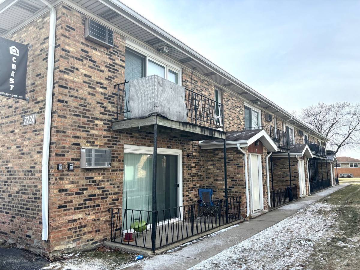 Apartment for rent at 7712-24 S Harlem, Bridgeview, IL 60455
