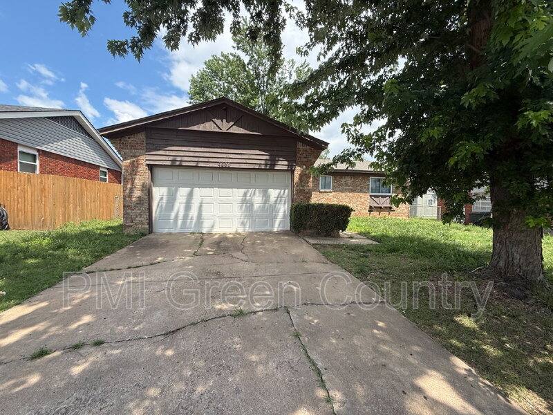 House for rent at 4805 Bermuda Circle, Sand Springs, OK 74063