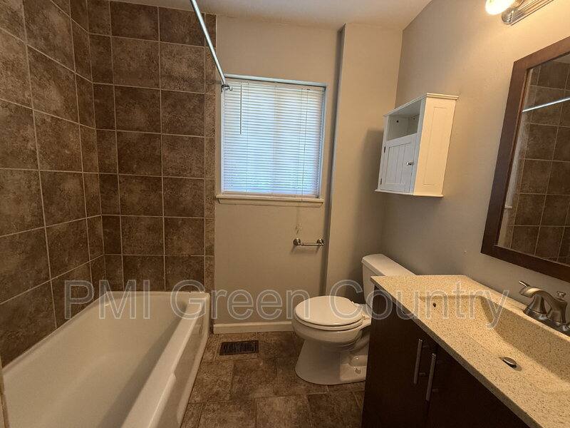 House for rent at 4805 Bermuda Circle, Sand Springs, OK 74063