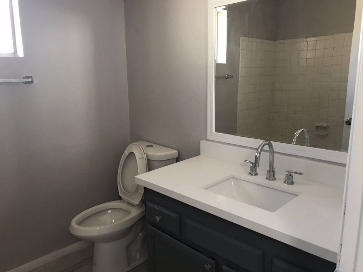 Townhouse for rent at 8520 W Palm Lane, Phoenix, AZ 85037