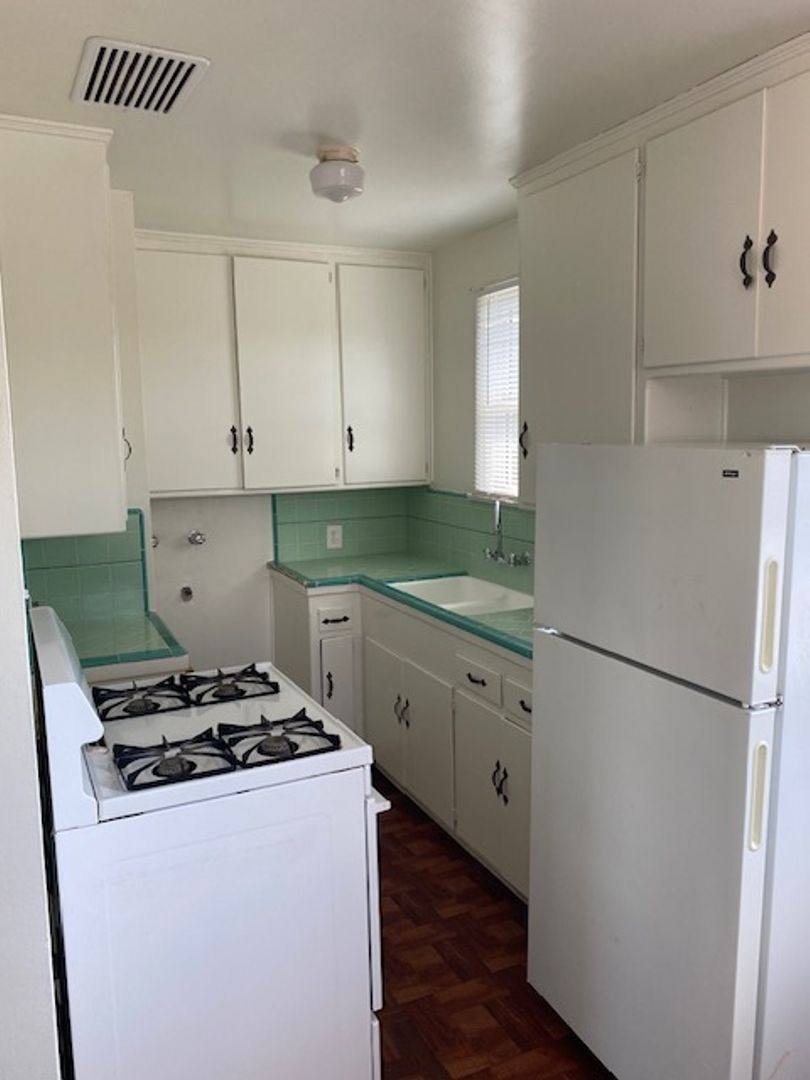 Apartment for rent at 2315 Terrace Way, Bakersfield, CA 93304