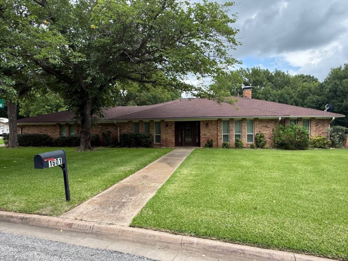 House for rent at 1601 Skyline Dr, Sherman, TX 75092