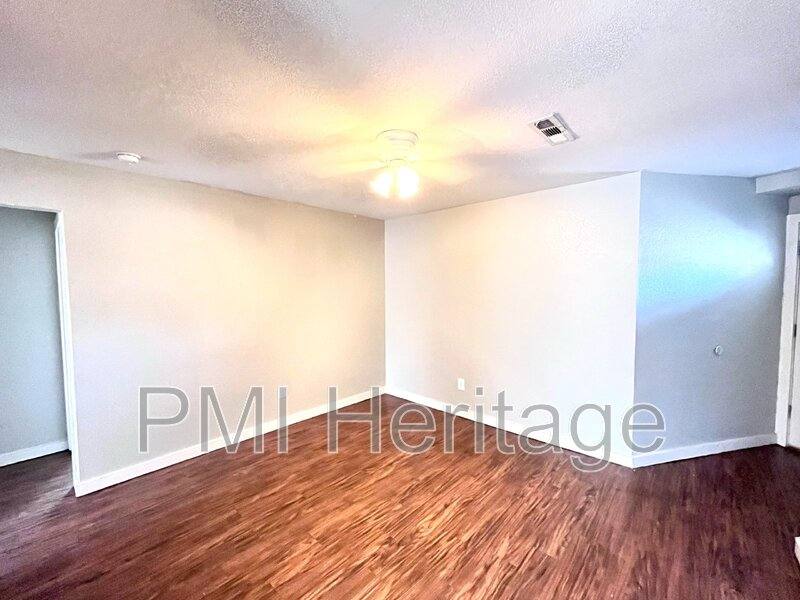 Apartment for rent at 103 W Martin Luther King Jr Blvd #6, Fayetteville, AR 72701