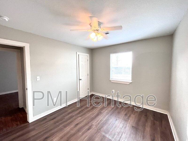 Apartment for rent at 103 W Martin Luther King Jr Blvd #6, Fayetteville, AR 72701