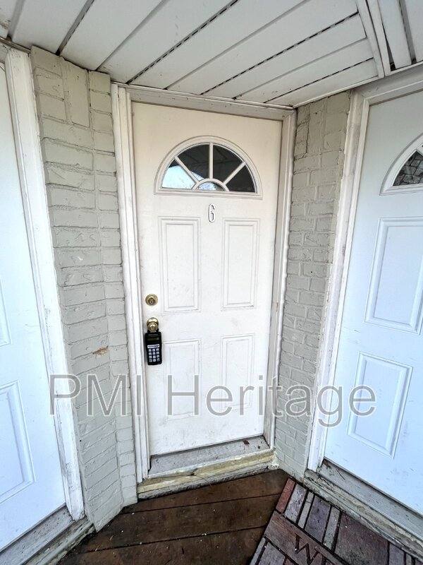 Apartment for rent at 103 W Martin Luther King Jr Blvd #6, Fayetteville, AR 72701